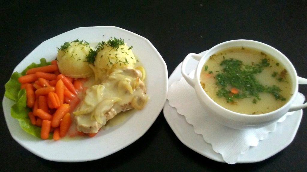 Tradycyjne dania kuchni polskiej serwowane w naszej restauracji